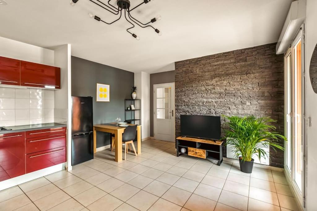 Appartement T2 Paisible Vaise, Avec Parking Metro Direct Bellecour à Lyon Extérieur photo