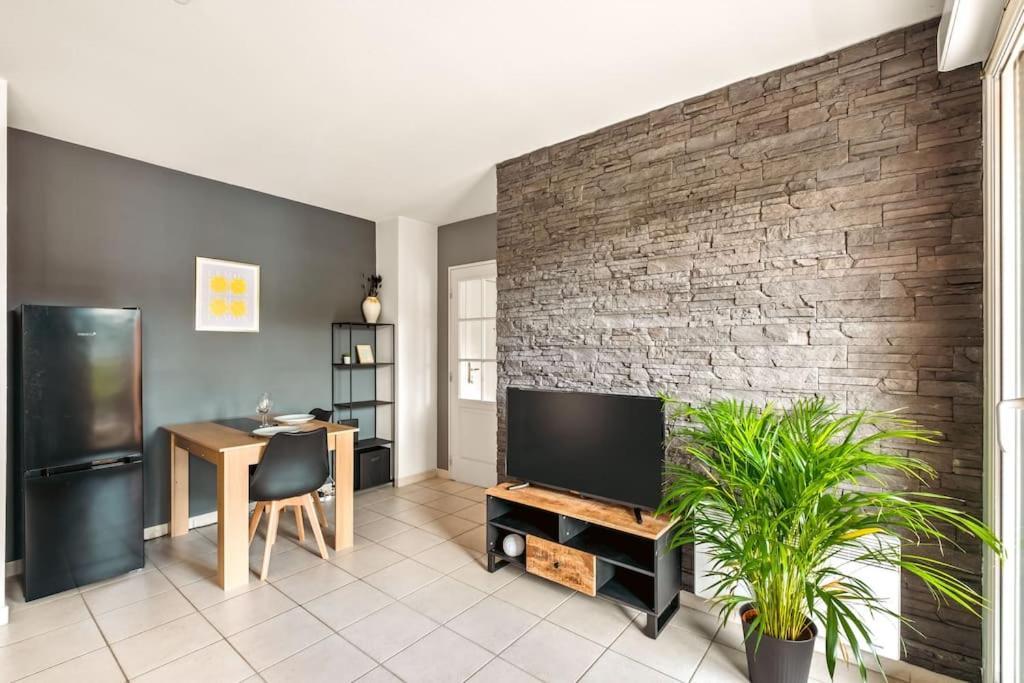 Appartement T2 Paisible Vaise, Avec Parking Metro Direct Bellecour à Lyon Extérieur photo